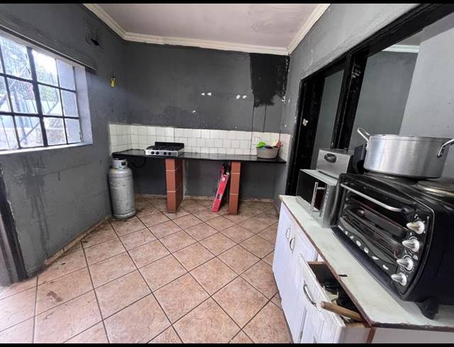 10 BEDROOM HOUSE FOR SALE IN KENSINGTON